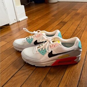 Women’s Nike air sneakers excellent used condition